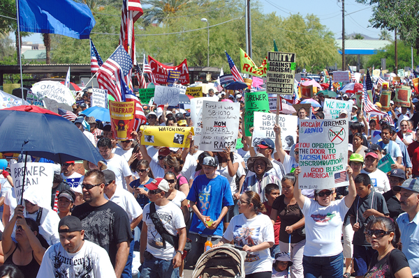Tens of thousands marched for immigration reform in Phoenix, AZ on Saturday - Photo: A family at Saturday's protest in Phoenix - Photo: José Muñoz