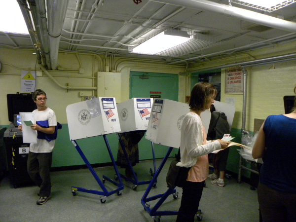 Inside a polling station in Greenpoint, Brooklyn - Photo: Ewa Kern-Jedrychowska
