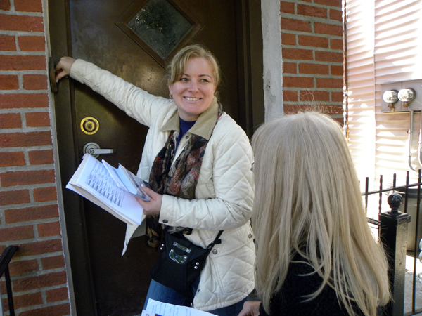 Anna Dziubek rings the doorbell while canvassing for State Senator Joseph P. Addabbo in Maspeth, Queens. (Photo: Ewa Kern-Jedrychowska)