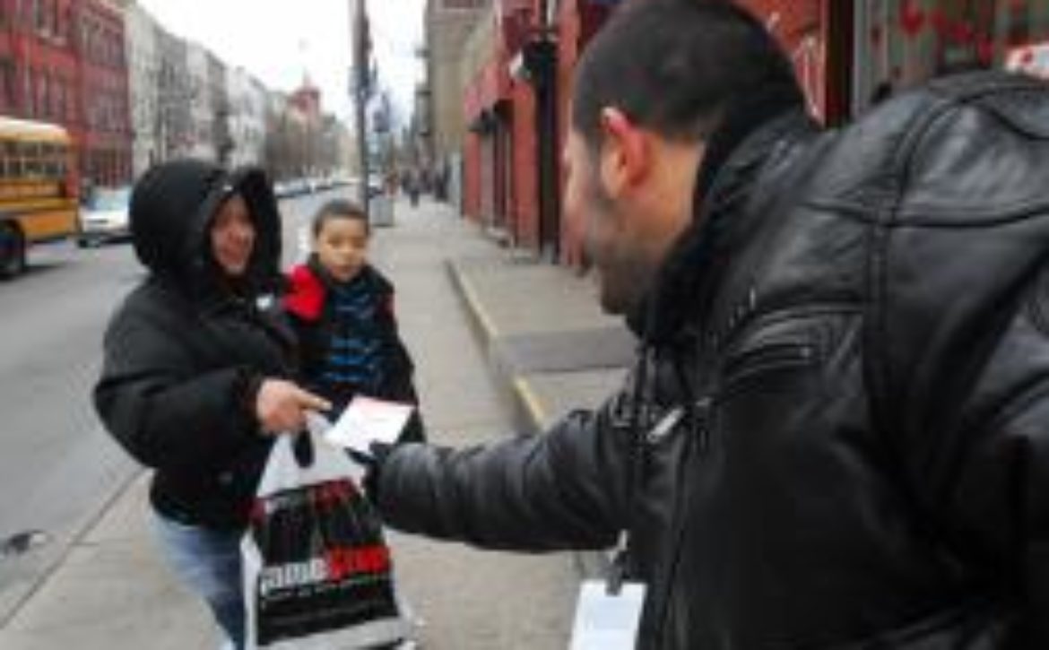 Census workers recruit Bushwick residents to work in the count - Photo: Alex Vros/EDLP