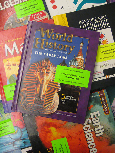 Textbooks - Photo: Herzogbr/Flickr