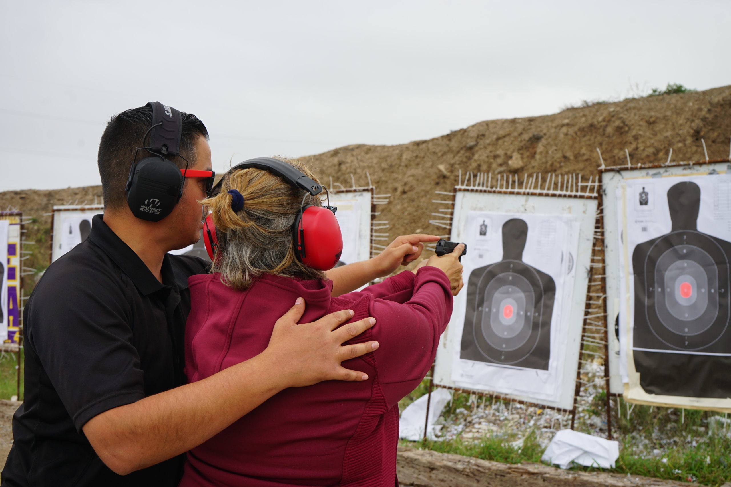 Reportaje desde Texas: por qué aumenta la posesión de armas entre latinos